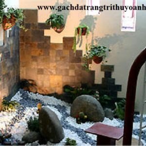 Tô điểm cho tiểu cảnh giếng trời bằng sỏi đen tự nhiên
