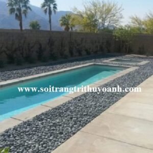 Đẹp hơn với hồ bơi rải sỏi đen tự nhiên