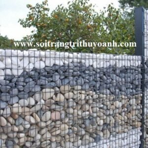 Nghệ thuật trang trí tường rào sân vườn bằng sỏi đen tự nhiên