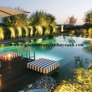 Sỏi đen trang trí xung quanh hồ bơi cho không gian thêm phần mới lạ