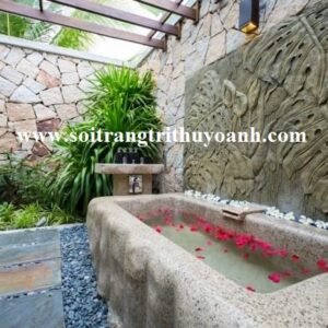 Phòng tắm ngoài trời trang trí bằng sỏi đen tự nhiên cho thêm phần ấn tượng