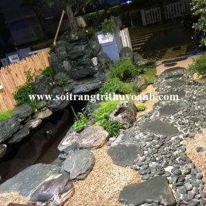 Tô điểm cho cho hồ cá ngoài trời bằng đá và sỏi đen tự nhiên